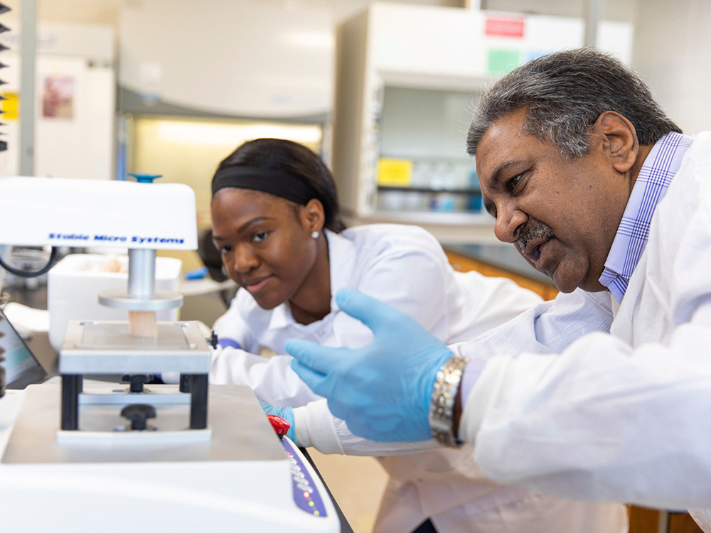 Harsha Thippareddi with student in laboratory